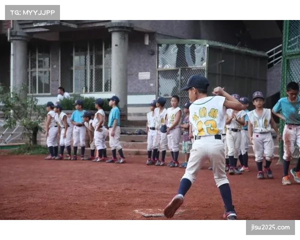 成都蓉城主场氛围加持:凤凰山球场场均上座超4万,成争冠后盾 成都蓉城主场氛围加持:凤凰山球场场均上座超4万,成争冠后盾